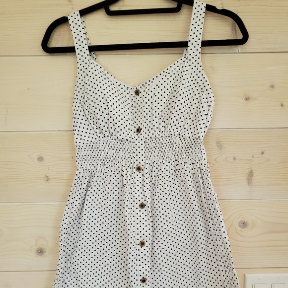 💥2/$30💥 Polka dot dress with buttons - Picture 1 of 4